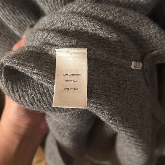Cashmere sweater with unique double collar - Picture 7 of 11